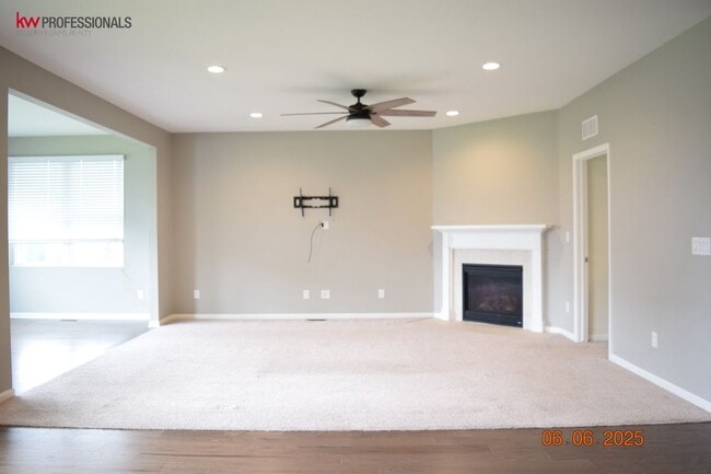 Building Photo - 49603 Shoreline Dr