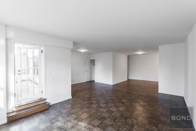 Building Photo - 401 E 88th St