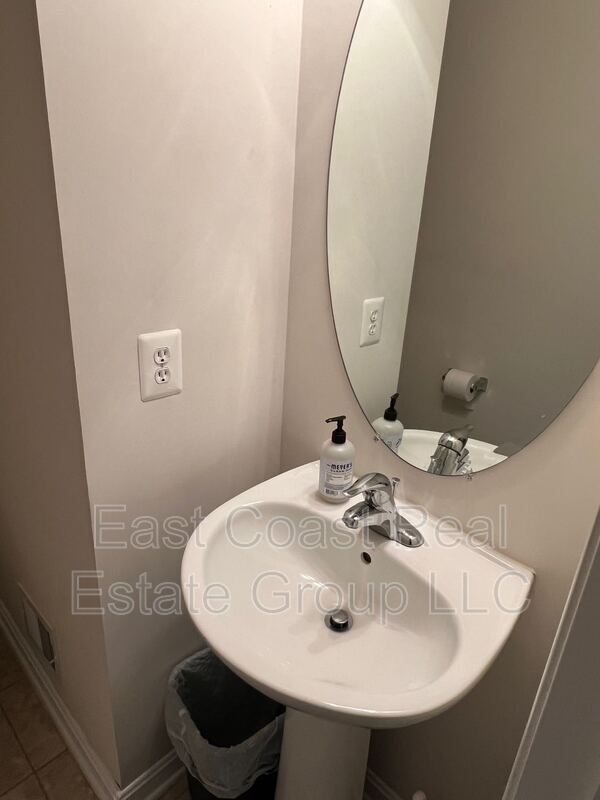 Building Photo - 405 Bertelli Ct