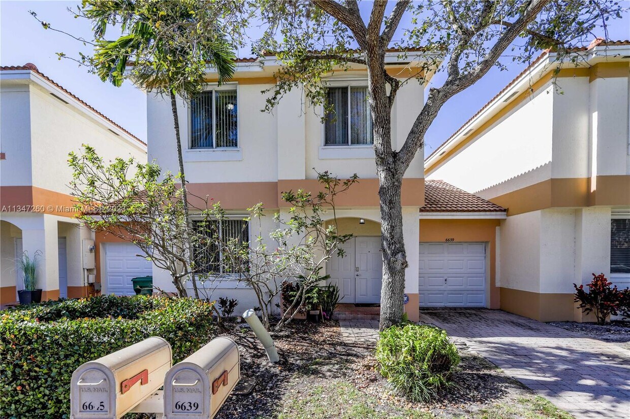 6639 Hidden Cove Dr, Davie, FL 33314 Townhouse for Rent in Davie, FL