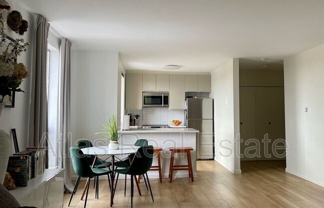 Foto del edificio - 320 S Ames St