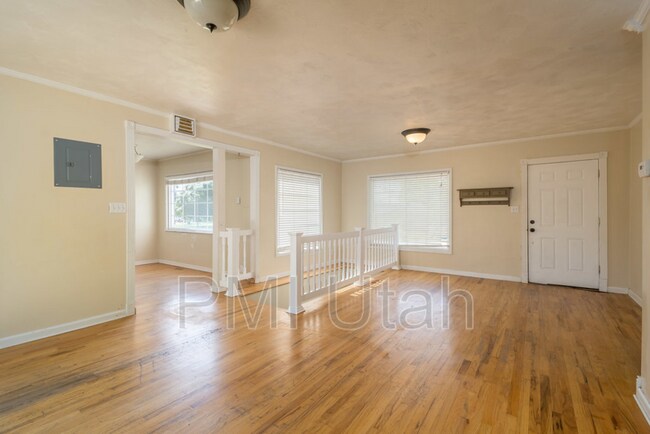 Building Photo - 386 Clifton Ave