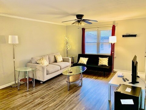 Foto principal - 1010 Scott Blvd