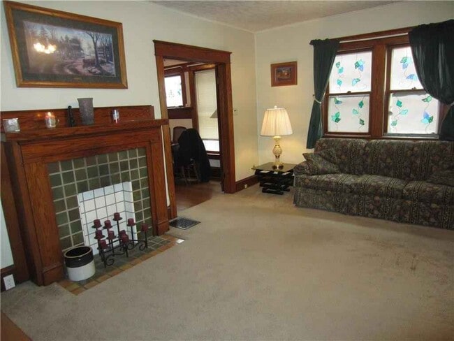 living - 114 E 31st St
