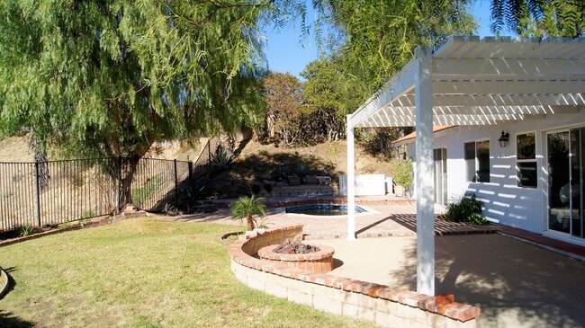 Building Photo - 27403 Garza Dr