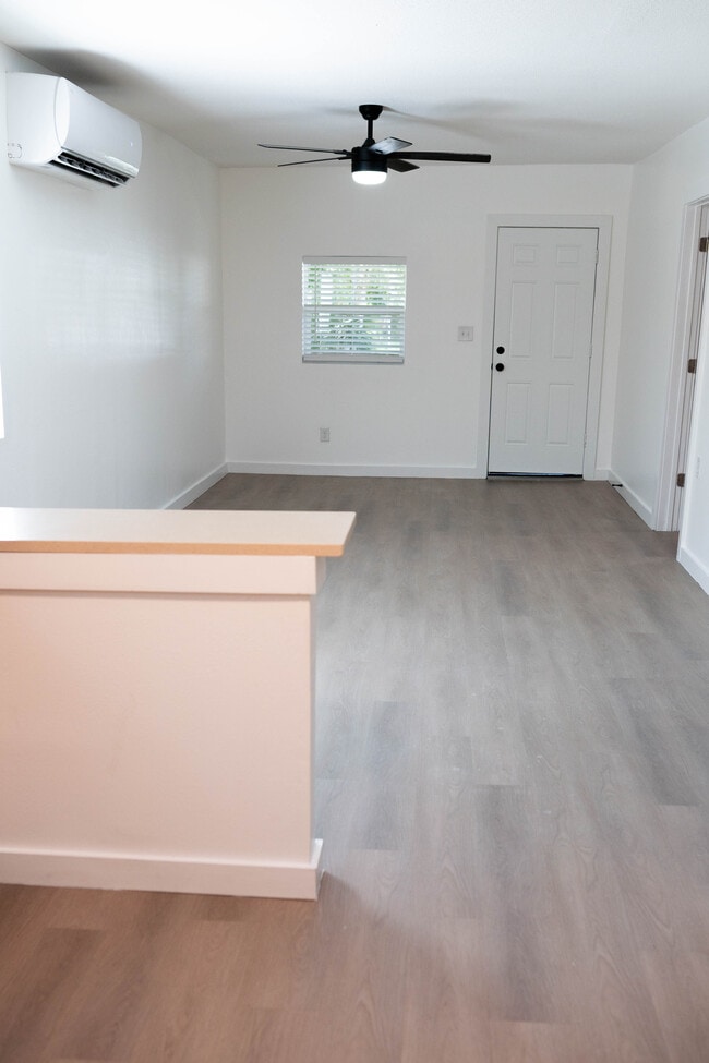 Building Photo - 1003 Cypress Ave