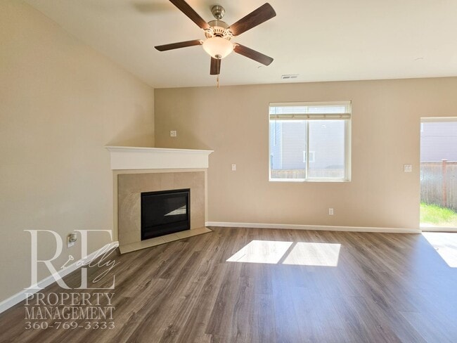 Building Photo - Bright Bremerton Home with A/C, and Fully Fenced Yard