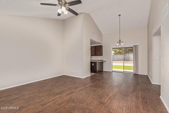 Foto del edificio - 950 E Wickieup Ln