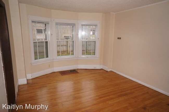 Building Photo - 932 88th Ave W