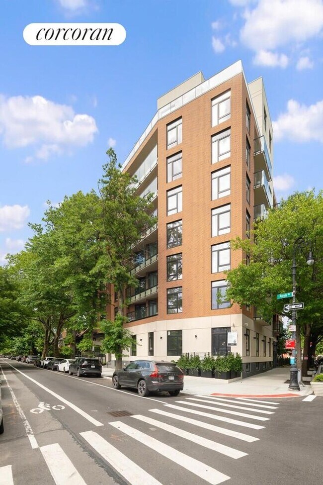Foto del edificio - 585 Argyle Rd