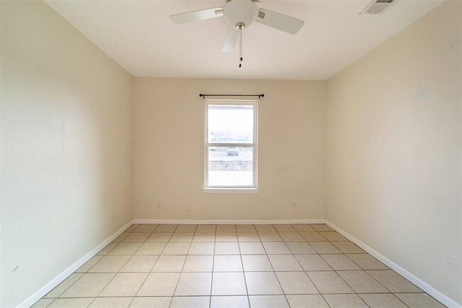 Foto del edificio - 1738 Rutland Dr