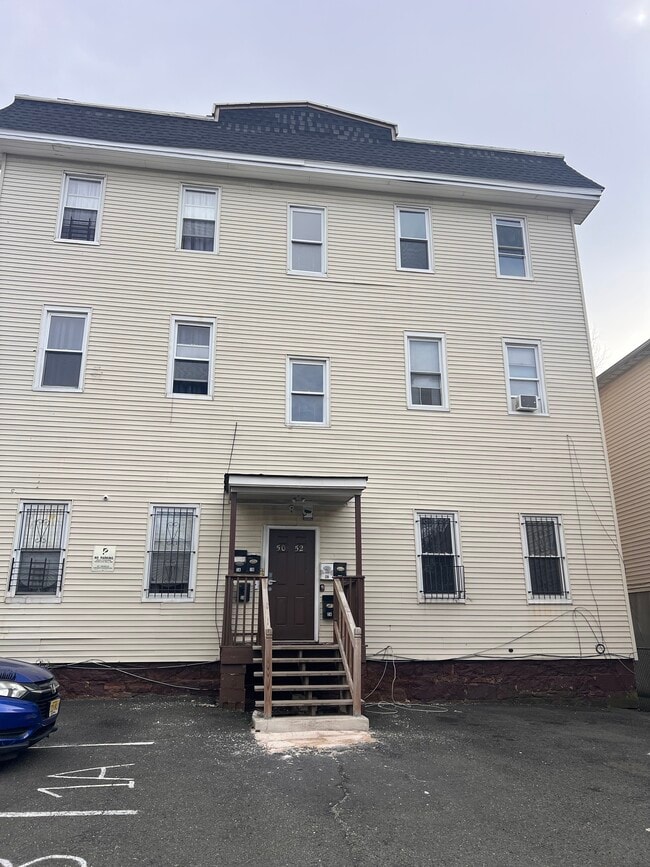 Building Photo - 50 Dewey St