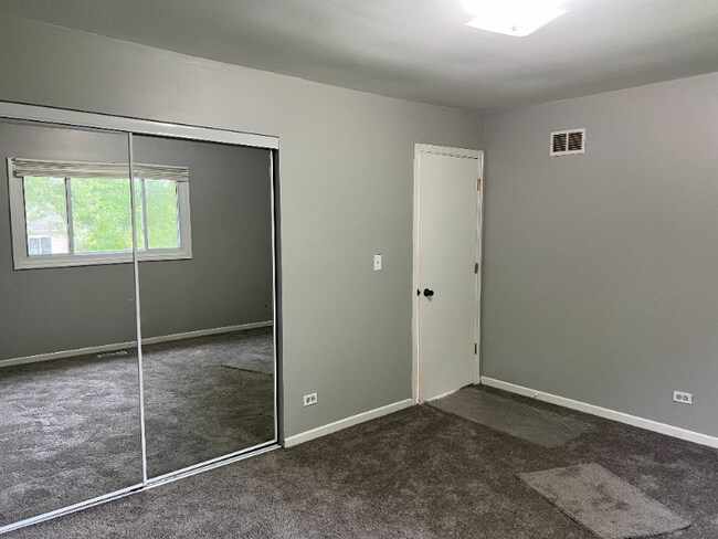 Building Photo - 683 Sand Creek Dr