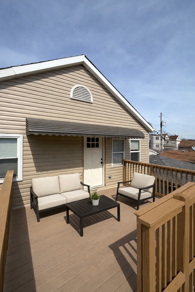 Building Photo - 2744 W 38th Pl