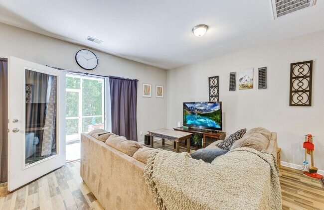 Building Photo - 162 Buchanan Cir