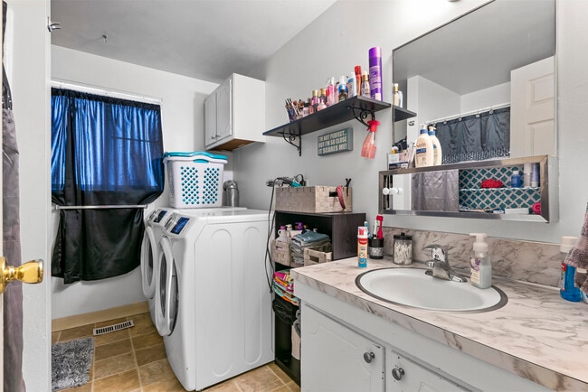 Building Photo - 1435 S 320 E