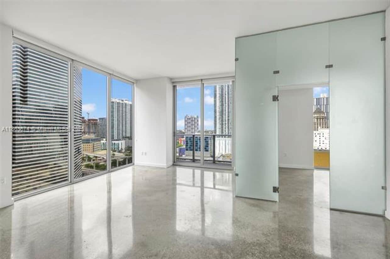 Foto principal - 151 SE 1st St
