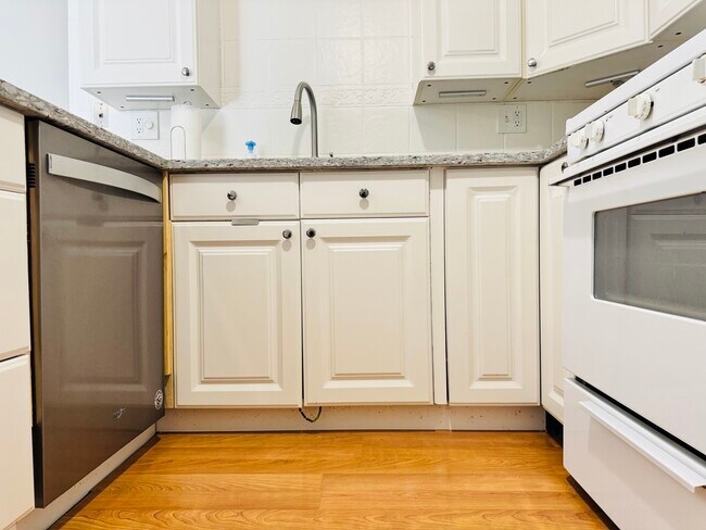 Foto del edificio - 5S070 Pebblewood Ln