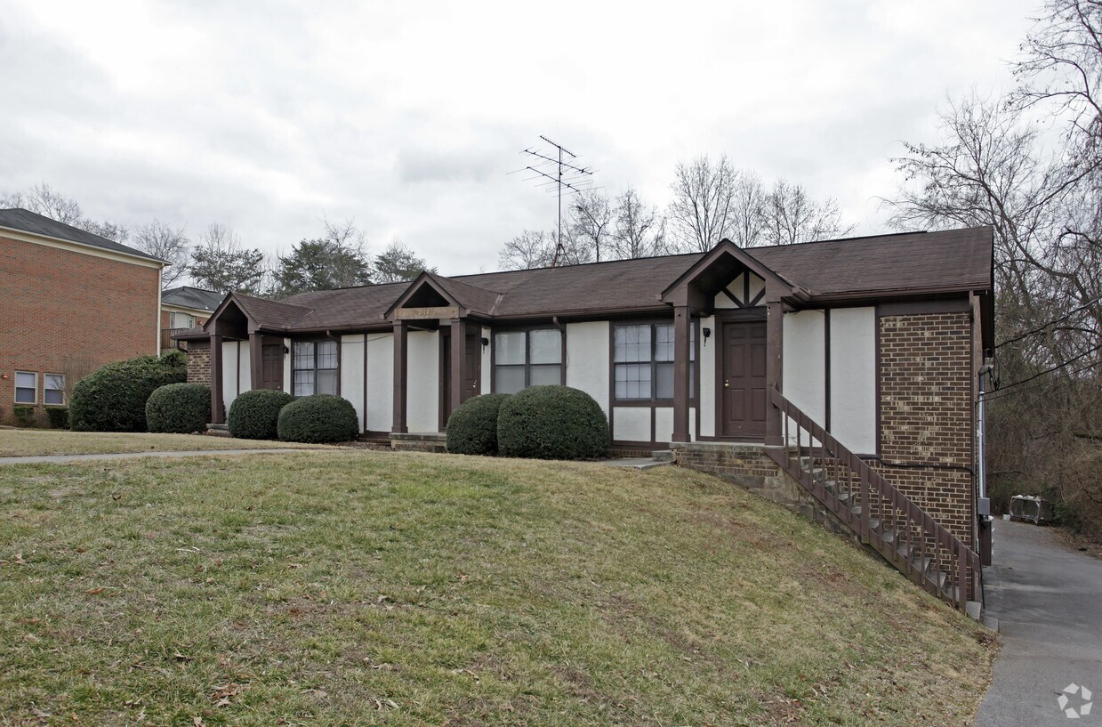Primary Photo - 811 Flanders Ln