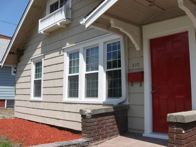 Foto del edificio - Available now!  517 S. 35th St.  4 Bedroom, 2 Bath Great Midtown location, 1 car garage.