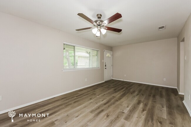 Building Photo - 725 Hurstview Dr