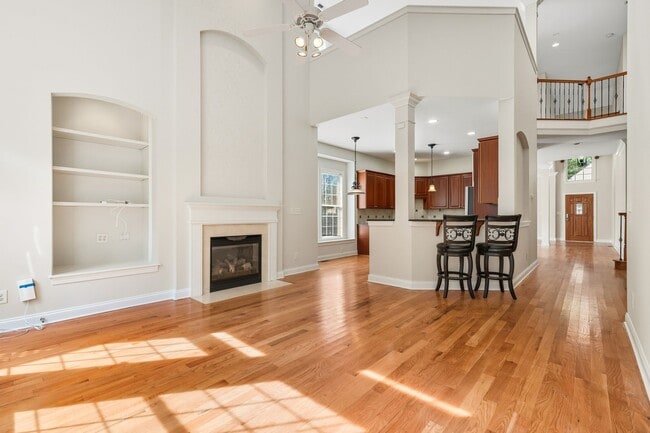 Building Photo - Beautiful and Spacious 5 Bed, 4 Bath Durha...