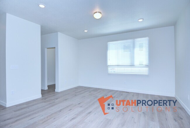 Building Photo - 959 W 540 S