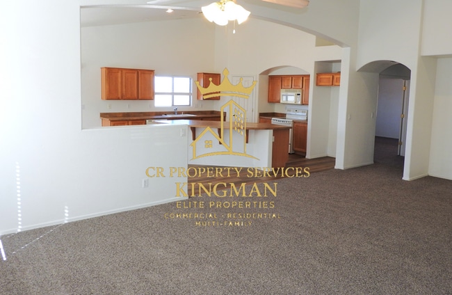 Building Photo - Beautiful 3+2 Split Floor plan home - Near KRMC Hualapai Mountain Campus