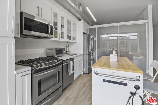 Foto del edificio - 1111 S Grand Ave