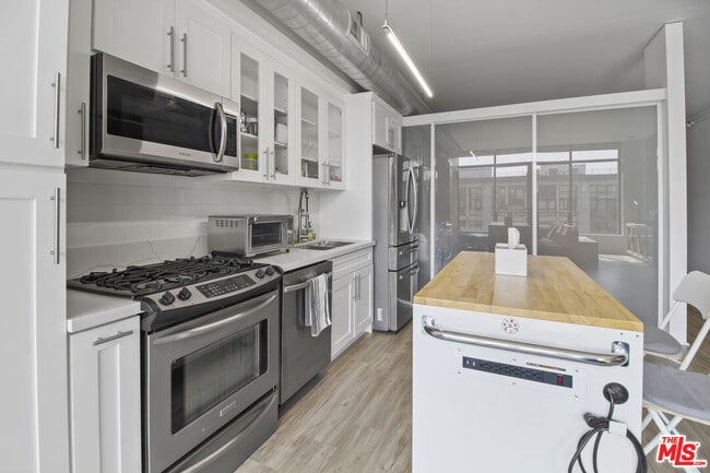 Building Photo - 1111 S Grand Ave