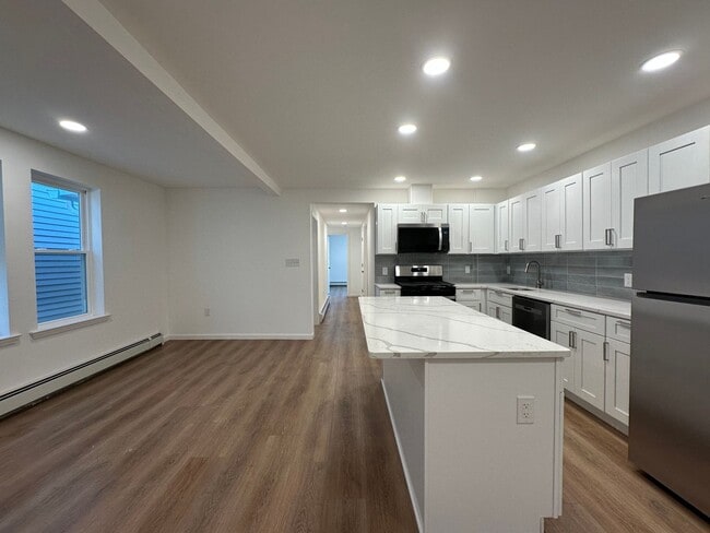 Building Photo - 27 Joyce Kilmer Ave