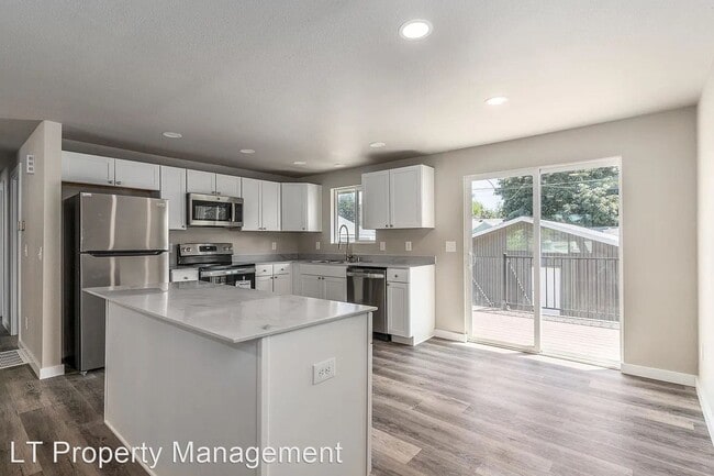 Foto del edificio - 4 br, 2 bath House - 4722 N. Walnut St.