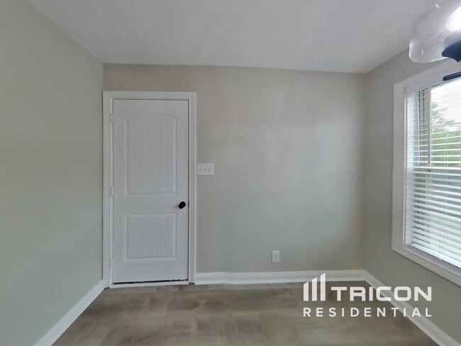 Building Photo - 2484 Andersonville Dr