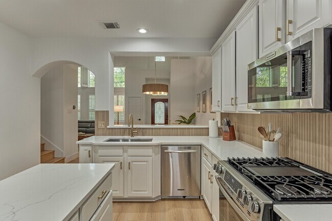 Building Photo - 27 Medley Ln