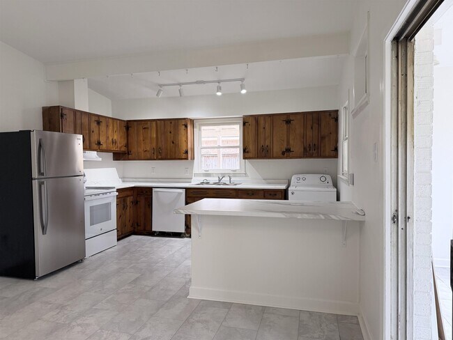 Building Photo - 5136 Warfield Dr