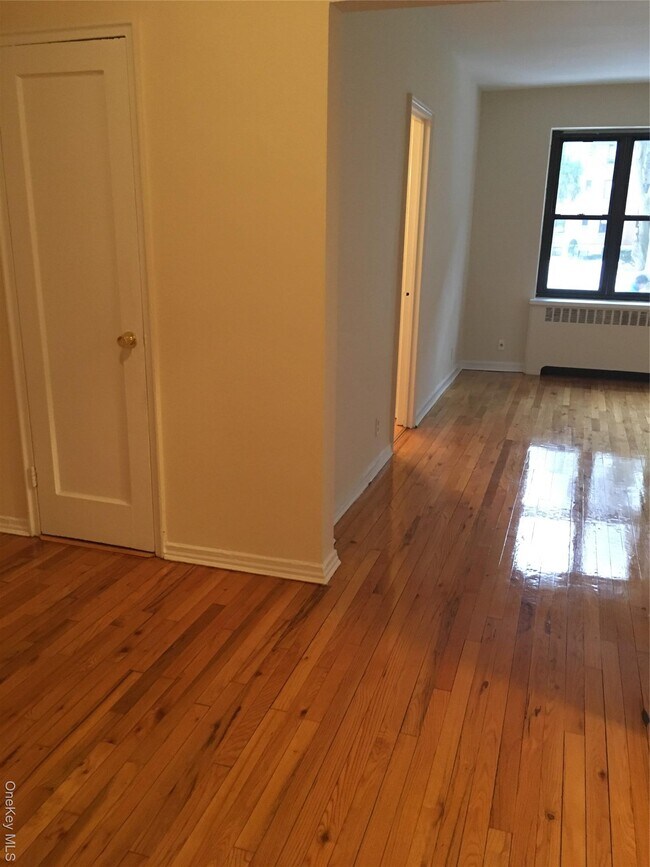 Foto del edificio - 23 Schenck Ave