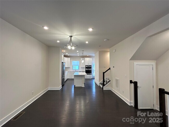 Building Photo - 15033 New Amsterdam Ln