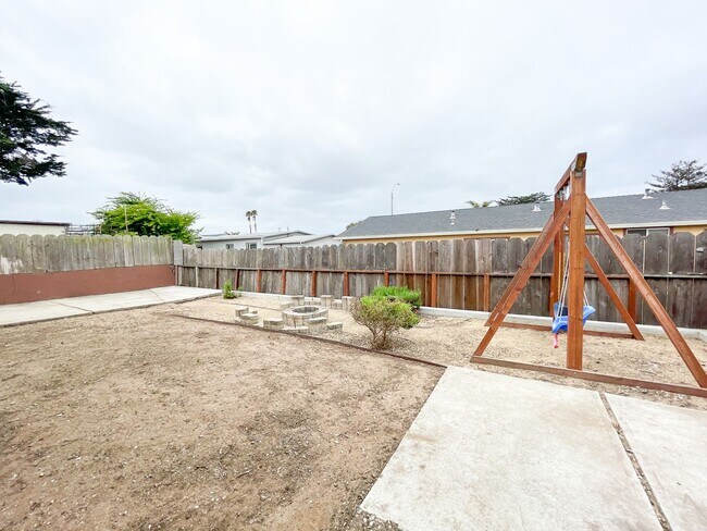 Building Photo - Charming Newly Remodeled Single Family Hom...