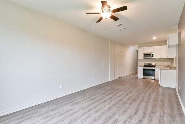 Foto del edificio - $1650! Fort Worth Duplex NOW LEASING for a July Move-In!