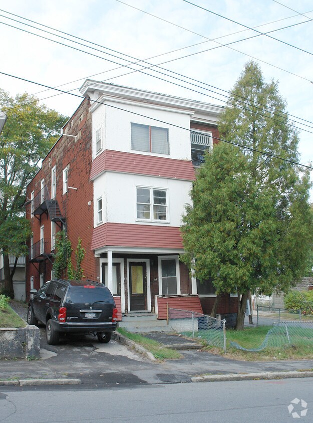 Building Photo - 656 Crane St