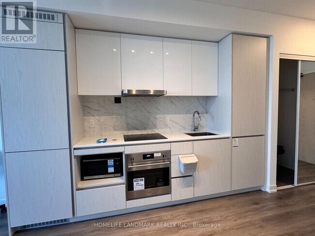 Photo du bâtiment - 28 Interchange Wy