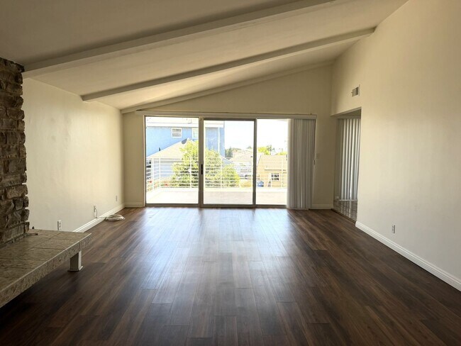 Foto del edificio - 116 N Western Ave