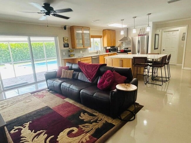 Foto del edificio - 5430 Guildcrest St