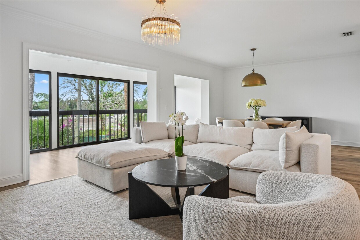 Foto principal - 11223 Pond View Dr