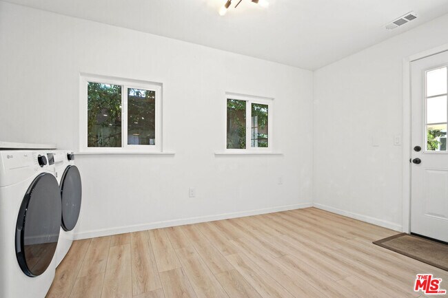 Foto del edificio - 1126 N Ardmore Ave