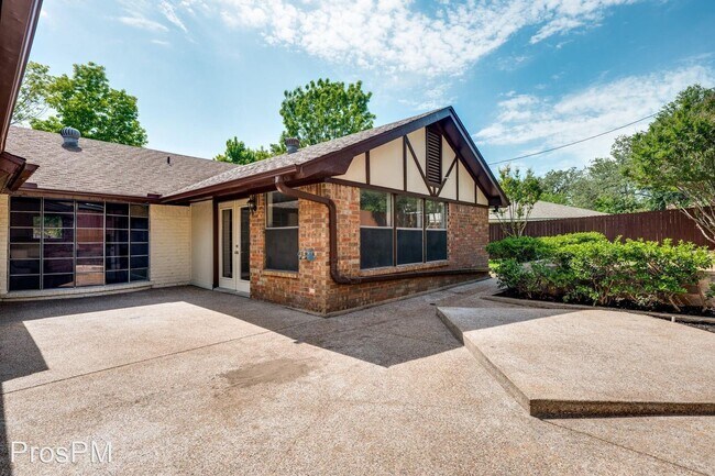 Building Photo - 4 br, 3 bath House - 724 Toni Drive