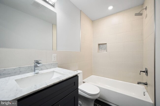 Building Photo - 2131 N Franklin Street Unit 2