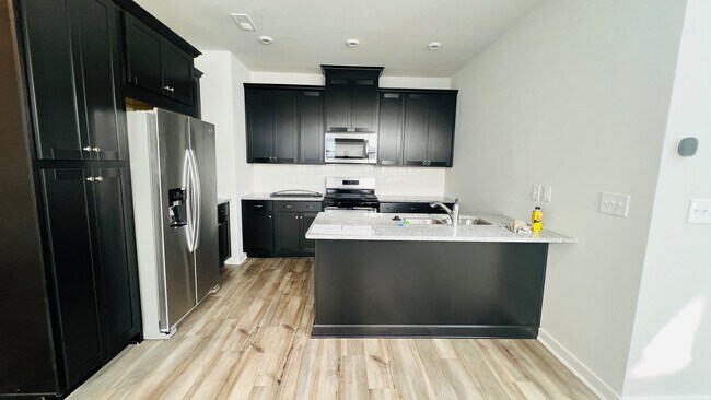 Foto del edificio - Room in Townhome on Munsing Dr