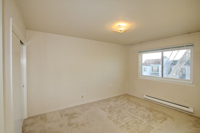Building Photo - 1400 39th Ave
