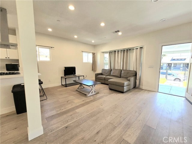 Building Photo - 1225 W 41st St